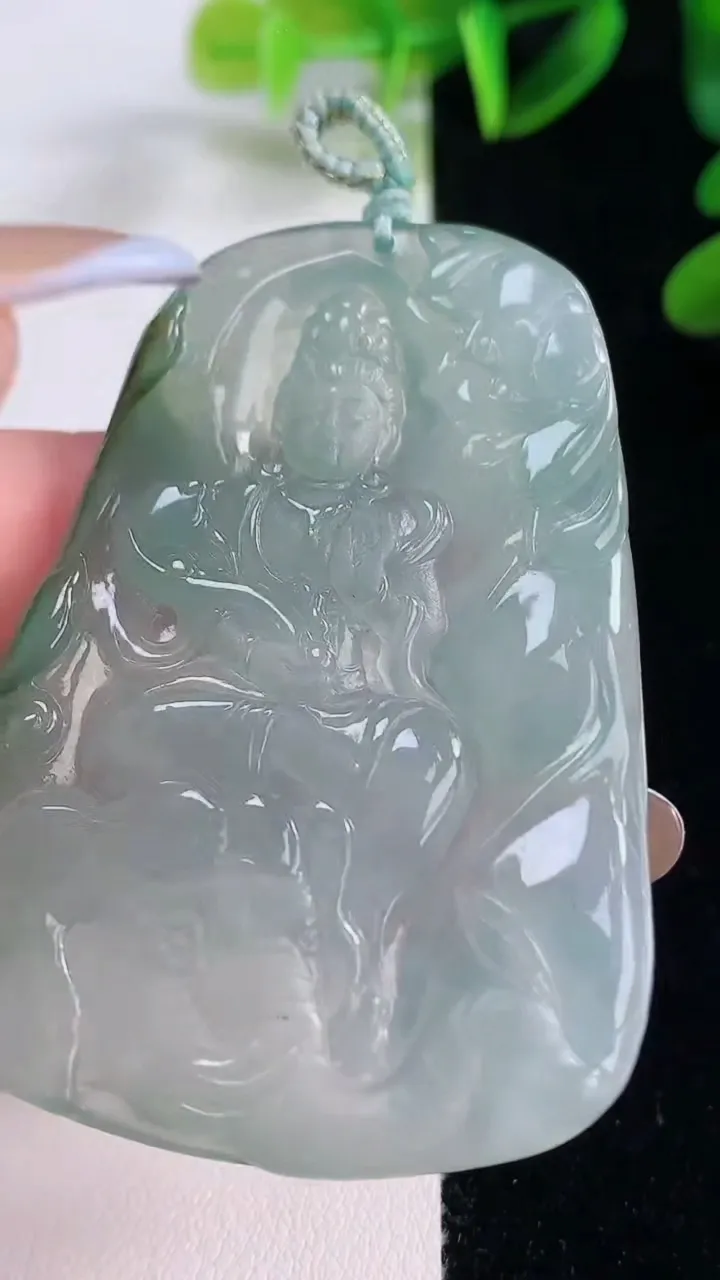 天然A货翡翠普贤菩萨吊坠，尺寸56.5-40.5-4.5，重量:24.58g
11月20日