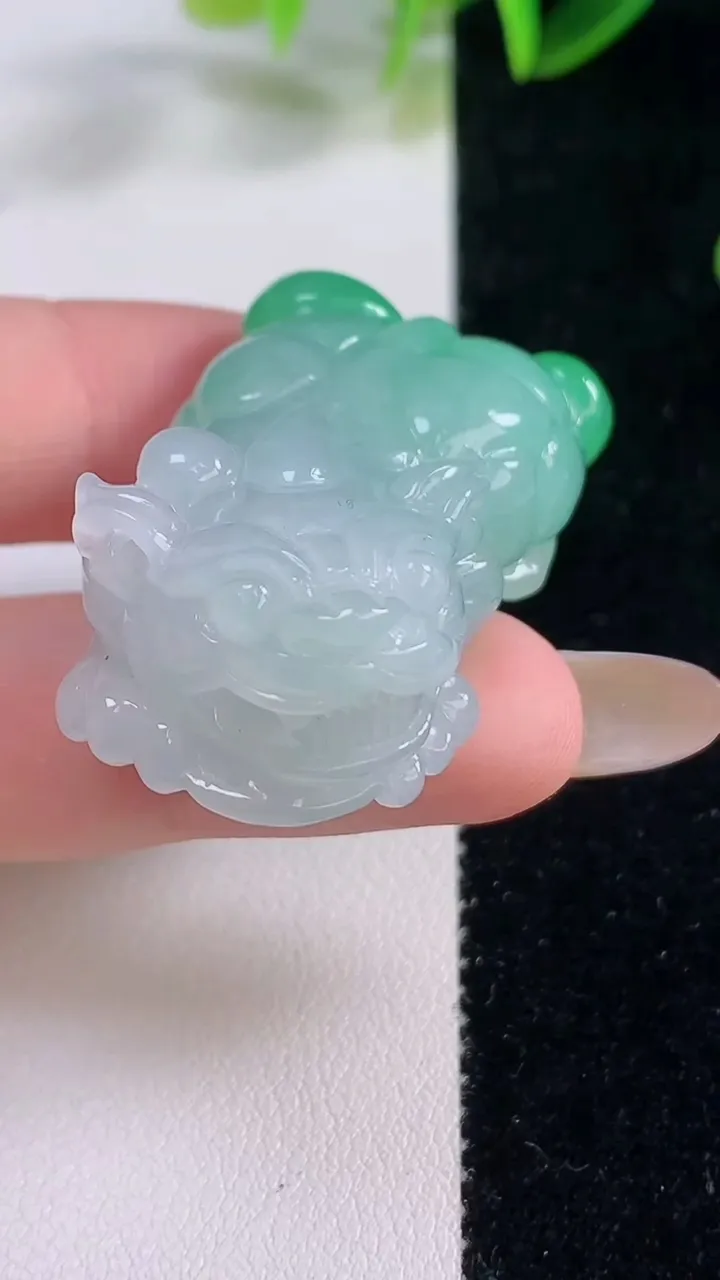 天然A货翡翠貔貅吊坠，尺寸39-23.4-14，重量:29.11g
11月20日