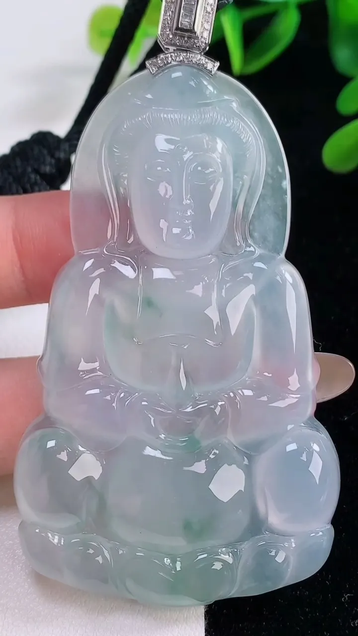 天然A货翡翠种飘花观音菩萨吊坠，尺寸71.7-43-6.4，重量:38.70g
11月20日