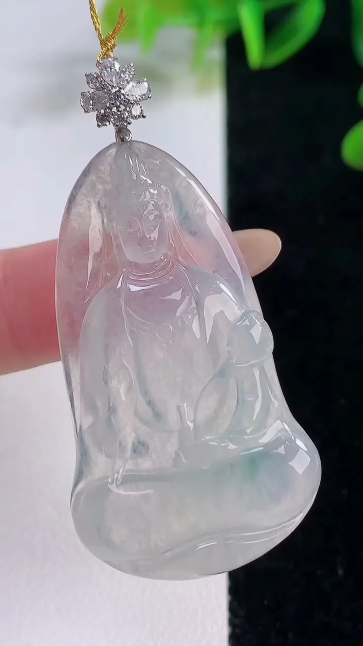 天然A货翡翠观音菩萨吊坠，尺寸43.6-26-5，重量:10.84g
11月20日