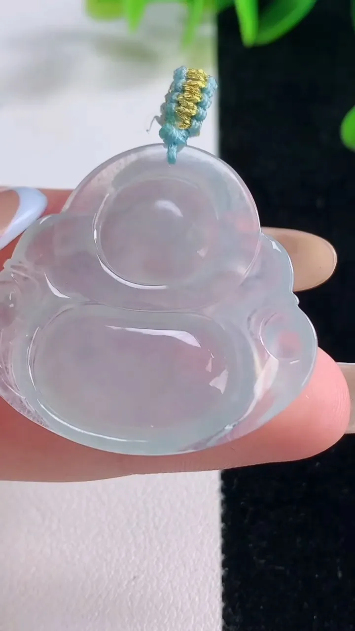 天然A货翡翠种白冰佛公吊坠，尺寸32.7-36.2-6.2，重量:10.78g
11月20日