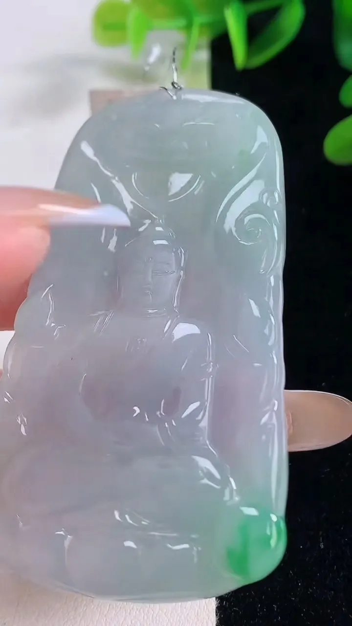 天然A货翡翠大日如来吊坠，尺寸67-38-4.6，重量:28.44g
11月20日