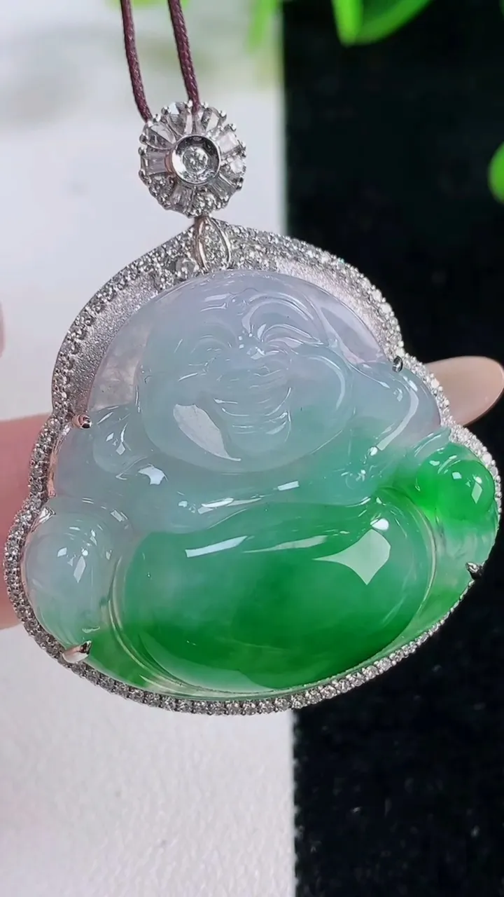 天然A货翡翠佛公吊坠，尺寸42.2-35-11.4，裸石29-32.4重量:12.60g
11月20
