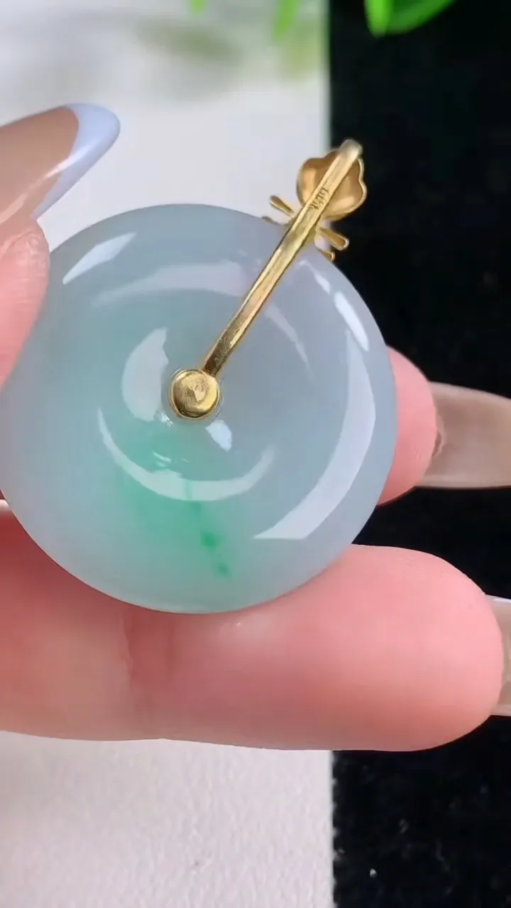 天然A货翡翠平安扣吊坠，尺寸28-5，重量:9.48g
11月20日