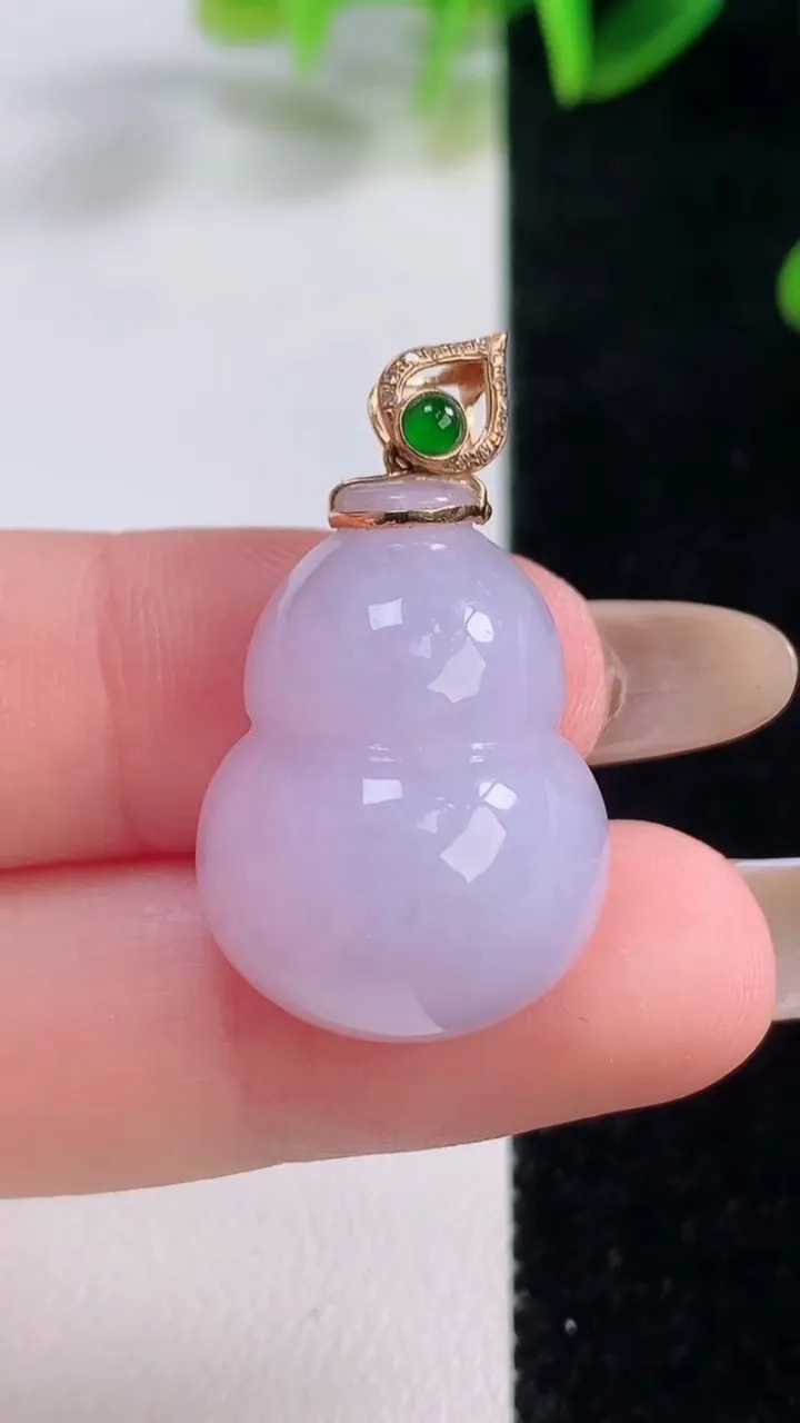 天然A货翡翠18K金紫罗兰葫芦吊坠，尺寸23.8-18-11.4，重量:8.21g
11月20日