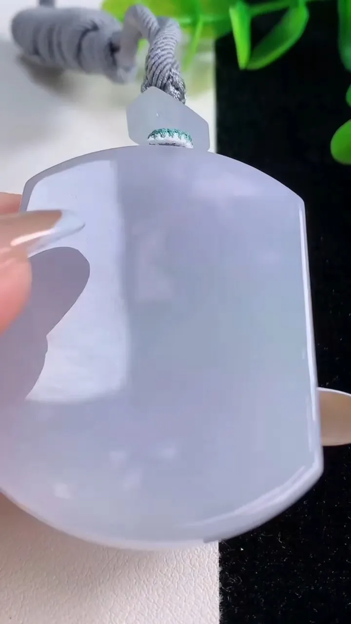 天然A货翡翠紫罗兰无事牌吊坠，尺寸54-41.4-5.4，重量:39.53g
11月20日