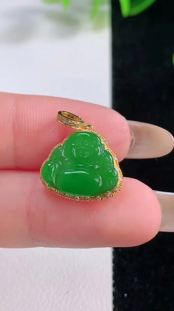 天然A货翡翠佛公吊坠，尺寸19.2-15-4.3，裸石11.6-13.6重量:1.39g
11月20