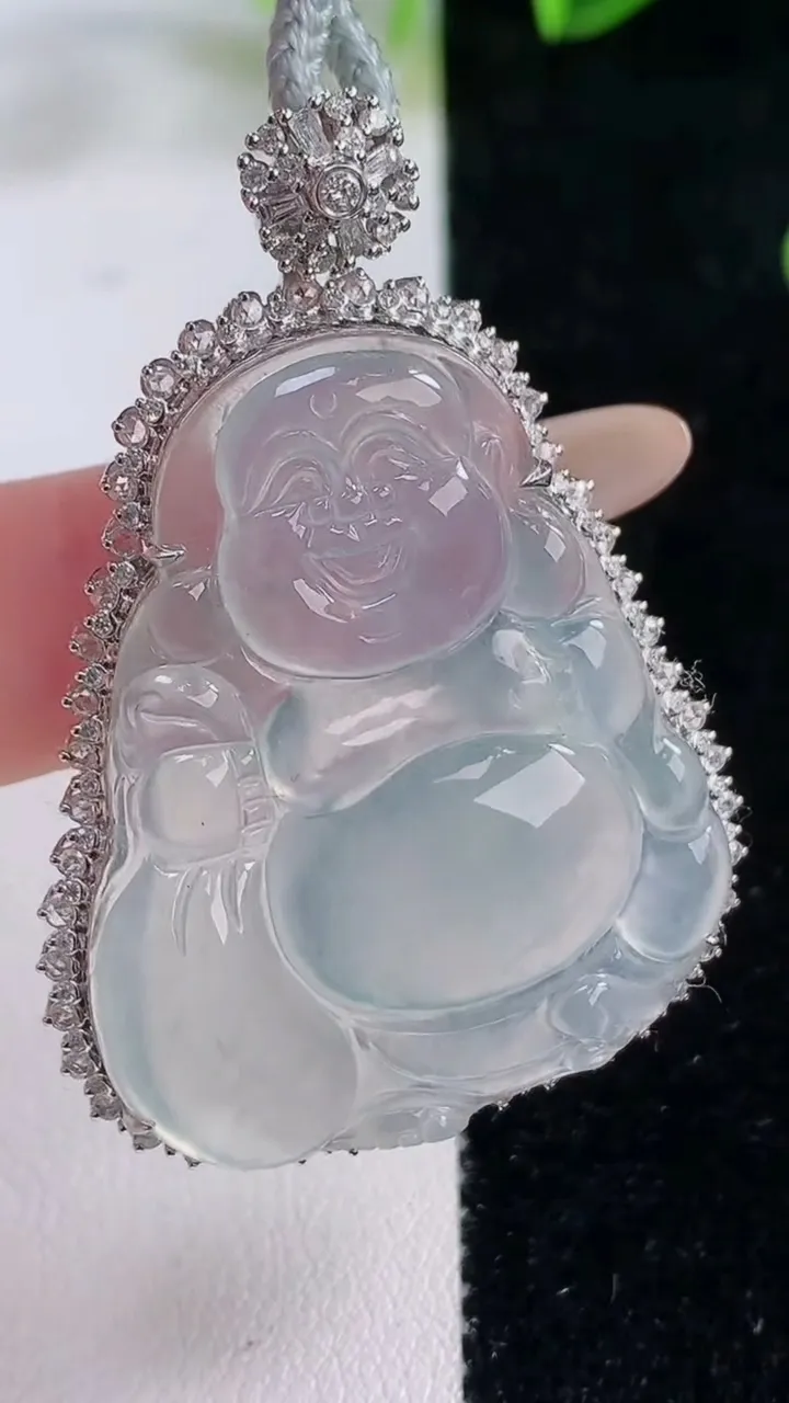 天然A货翡翠种白冰布袋佛吊坠，尺寸49-34.3-9.4，裸石36.3-30.2重量:14.27g
11月20日