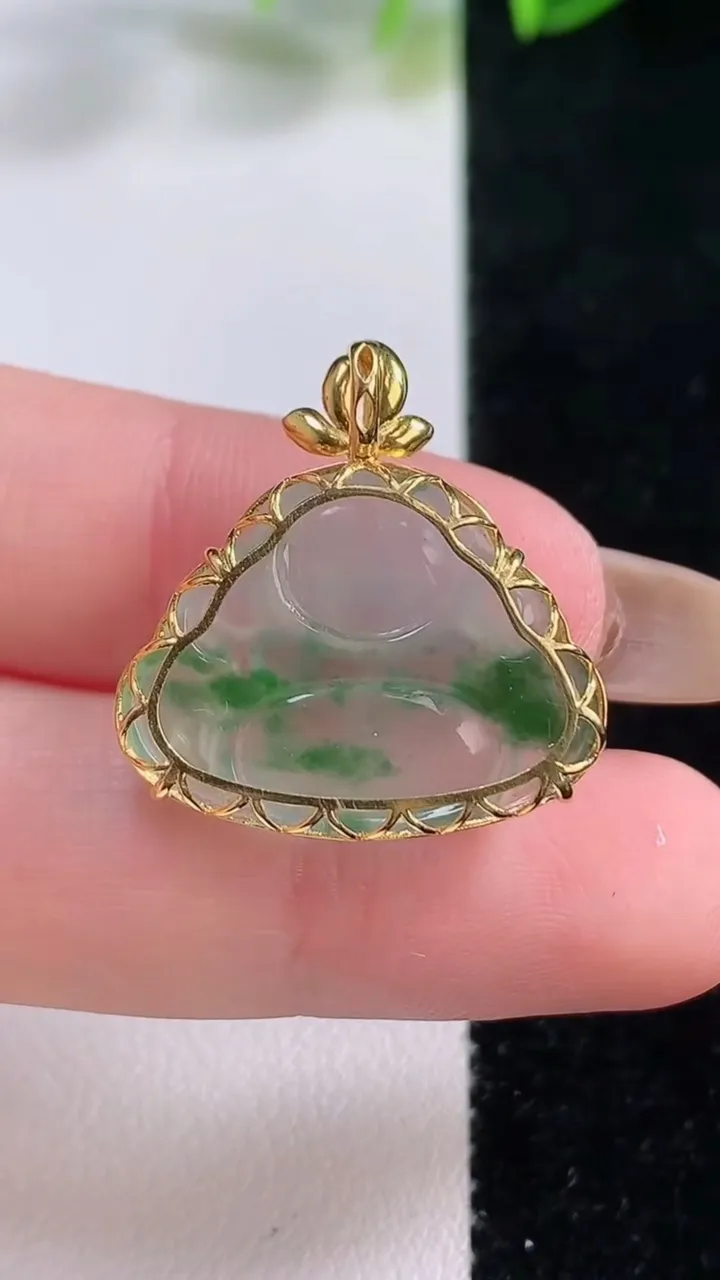 天然A货翡翠种飘花佛公吊坠，尺寸17.7-22.8-5.8，重量:3.19g
11月20日