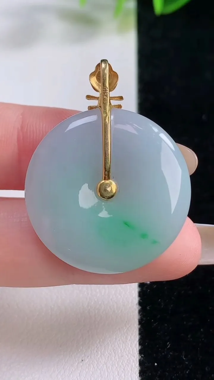 天然A货翡翠平安扣吊坠，尺寸28-5，重量:9.48g
11月20日