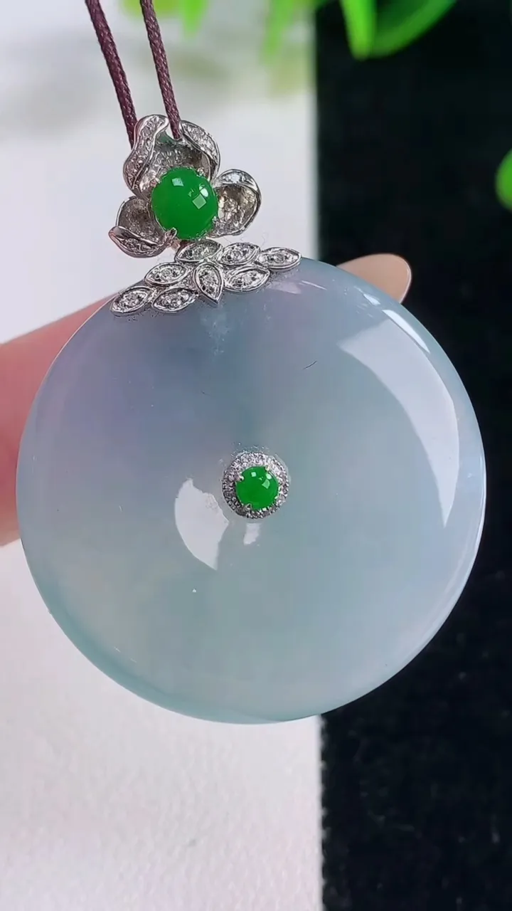 天然A货翡翠种紫罗兰平安扣吊坠，尺寸30.8-4.7，重量:11.25g
11月20日