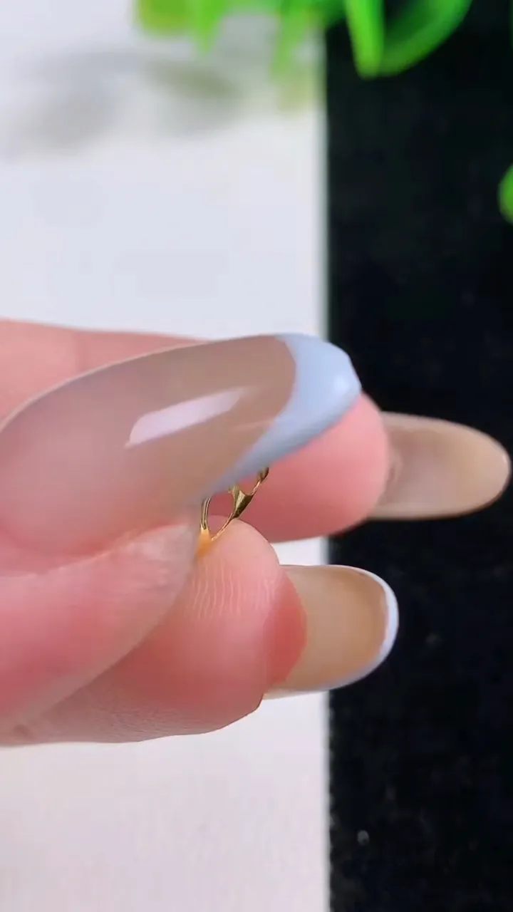 天然A货翡翠18K金紫罗蛋面吊坠，尺寸20.3-17.2-10，重量:6.08g
11月20日