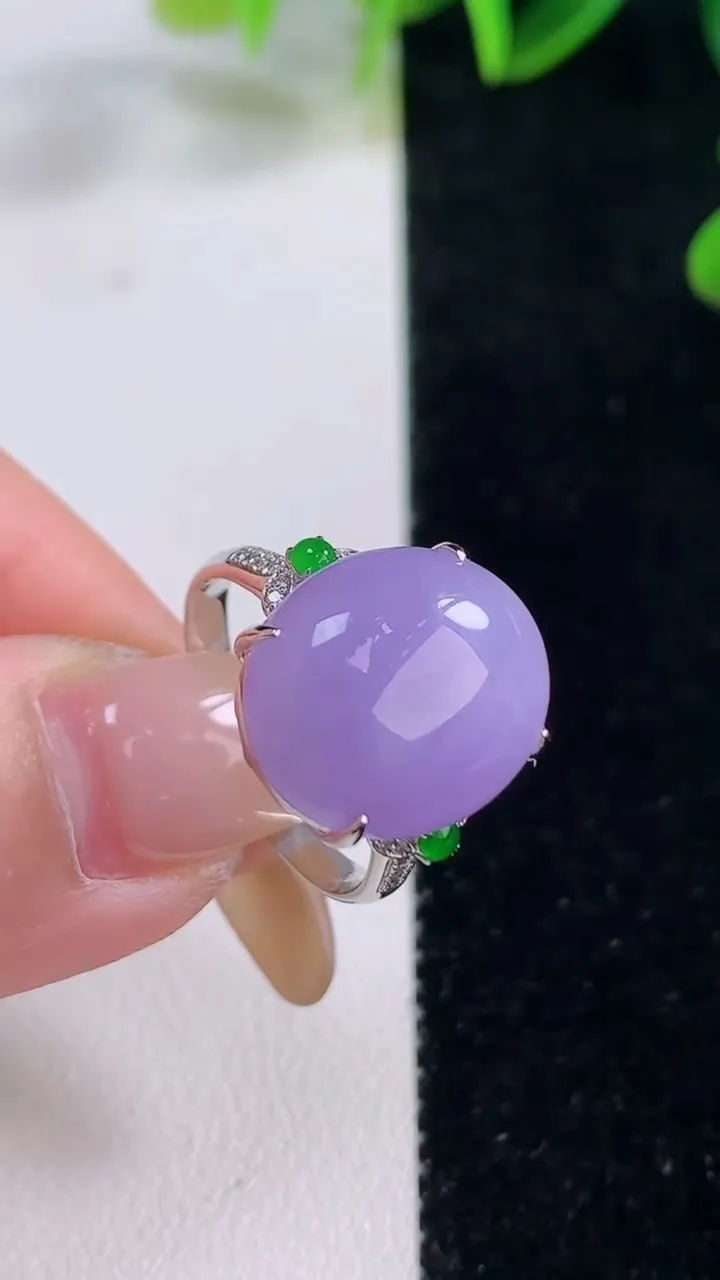 天然A货翡翠18K金紫罗兰蛋面戒指，尺寸17.8-15.4-12.8-9，重量:5.19g2025年