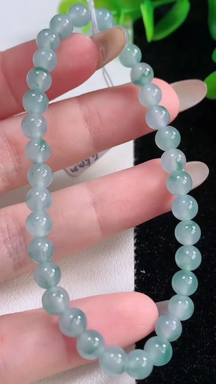天然A货翡翠种飘花圆珠手串，尺寸5.5-34颗，重量:10.00g11月20日
工厂直销收藏佳品,种好水足，色泽均匀，有种有色，上手高大气！