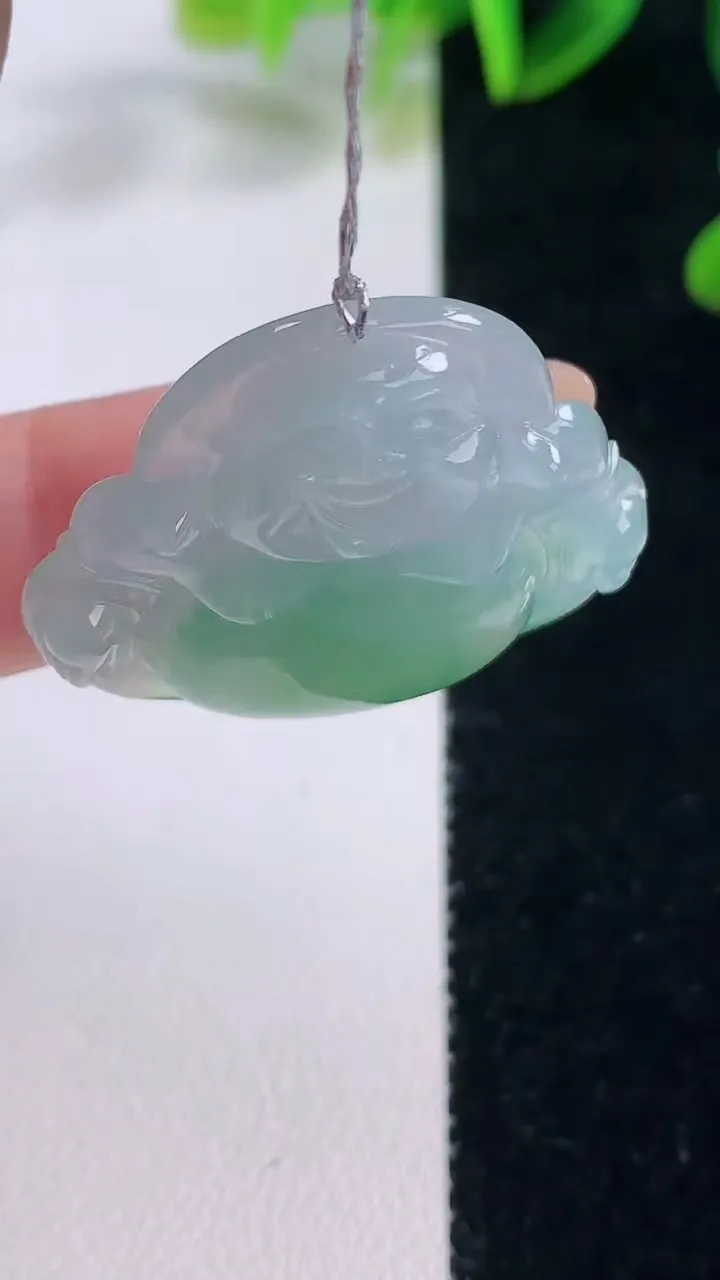 天然A货翡翠佛公吊坠，尺寸28.8-32.3-5.6，重量:18.15g
11月20日