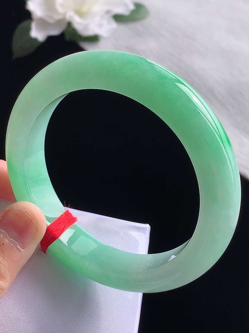 a货翡翠老坑冰种飘绿厚装正装正圈手镯60-61大圈口  尺寸60.5×13×10mm 1119 A9