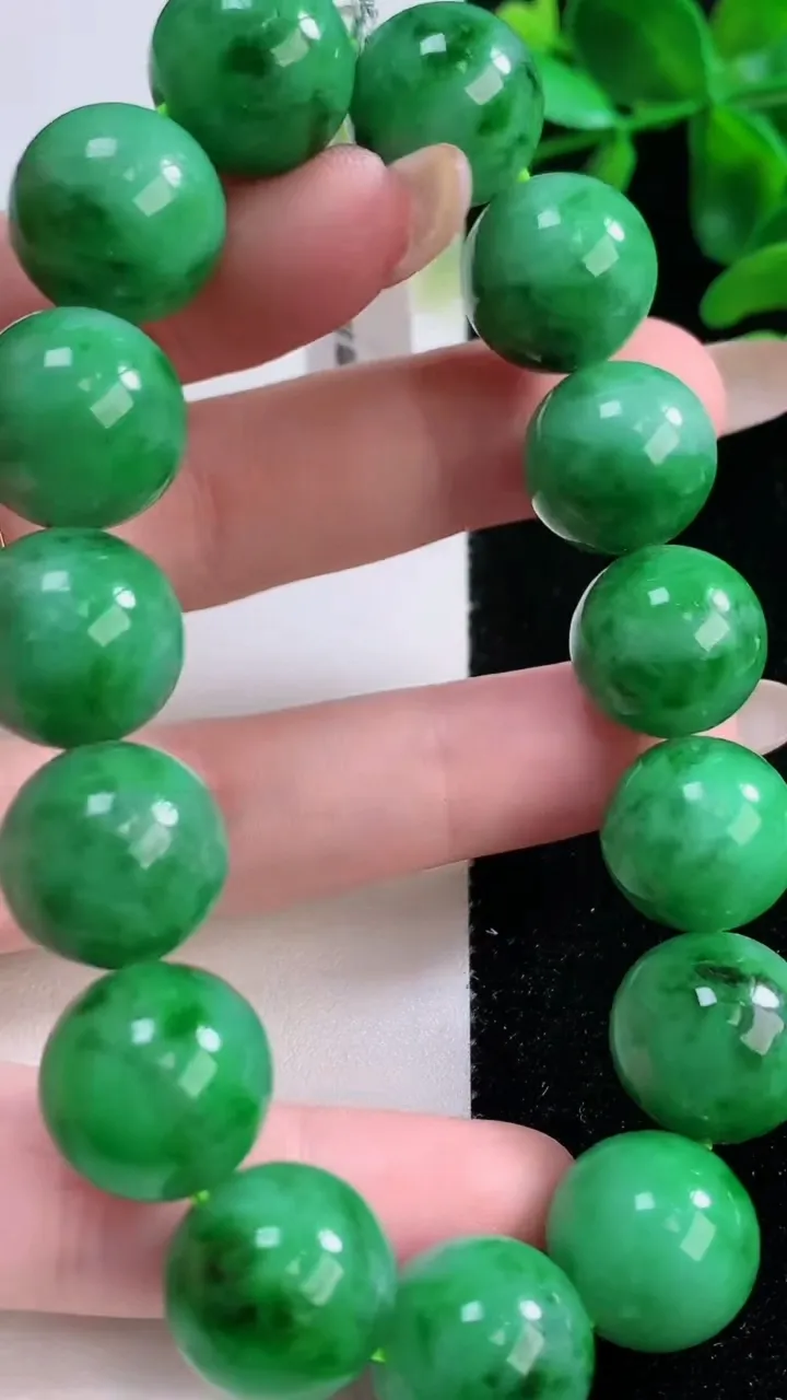 天然A货翡翠圆珠手串，尺寸14-15颗，重量:73.46g11月20日
工厂直销收藏佳品,种好水足，