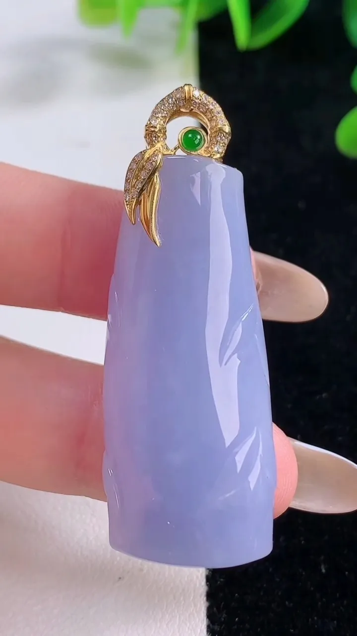 天然A货翡翠18K金紫罗兰节节高升 竹节吊坠，尺寸43.2-18.3-9.6，重量:19.48g
11月20日