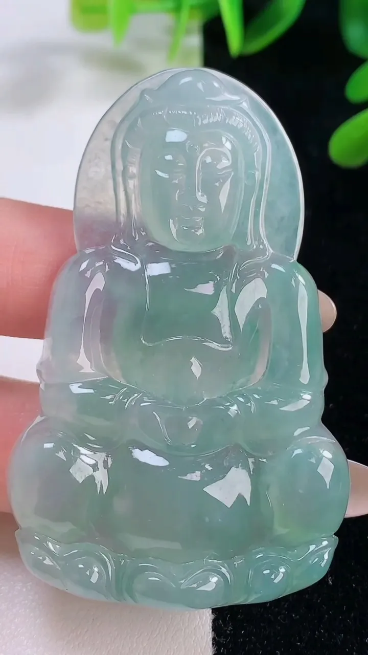 天然A货翡翠观音菩萨吊坠，尺寸62-39.3-5.6，重量:24.13g
11月20日