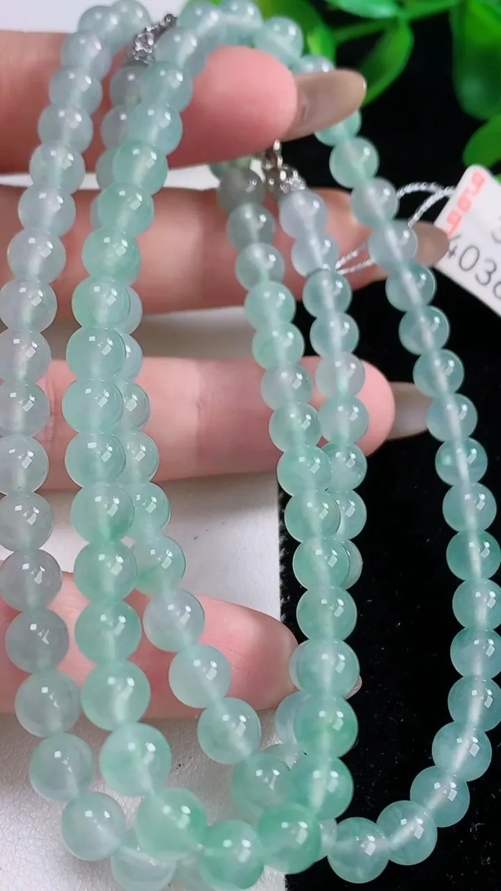 天然A货翡翠圆珠项链，尺寸5.7-108颗，重量:41.60g
11月20日