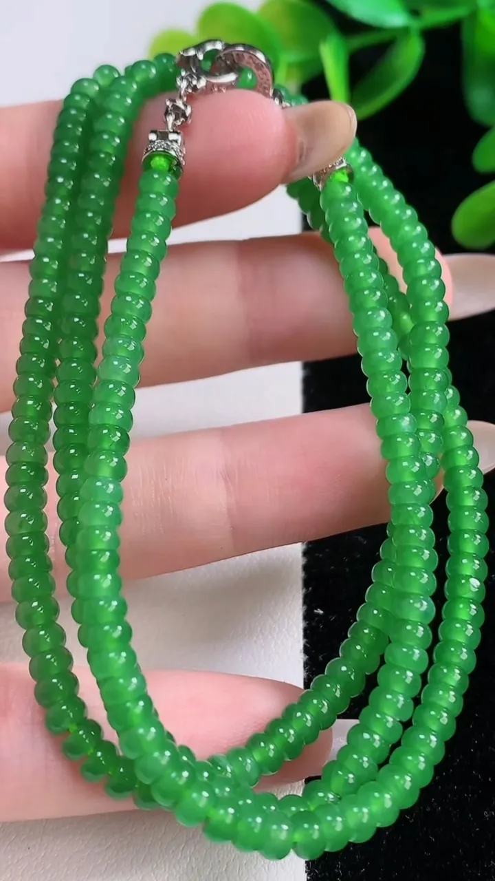 天然A货翡翠算盘珠项链，尺寸4-1.8-226颗，重量:20.30g11月20日
工厂直销收藏佳品,种好水足，色泽均匀，有种有色，上手高大气！