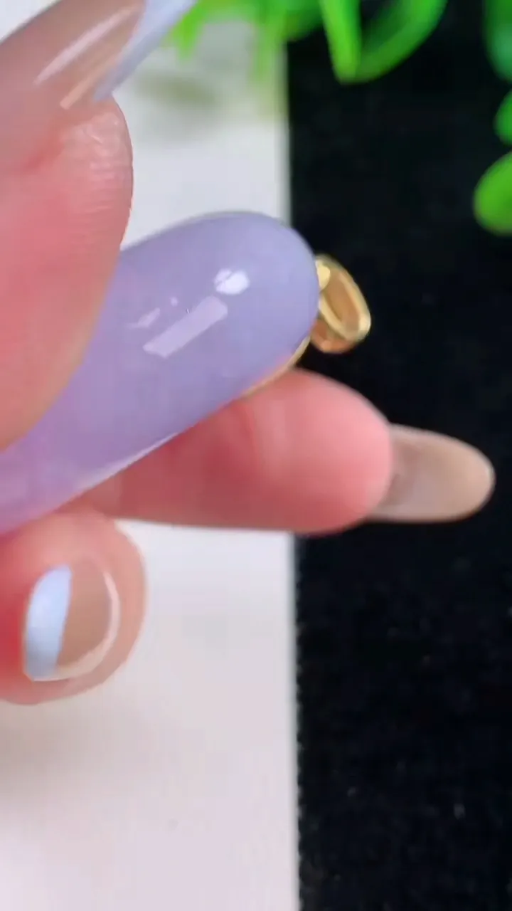 天然A货翡翠18K金紫罗兰平安扣吊坠，尺寸34-12.2，重量:32.83g
11月20日