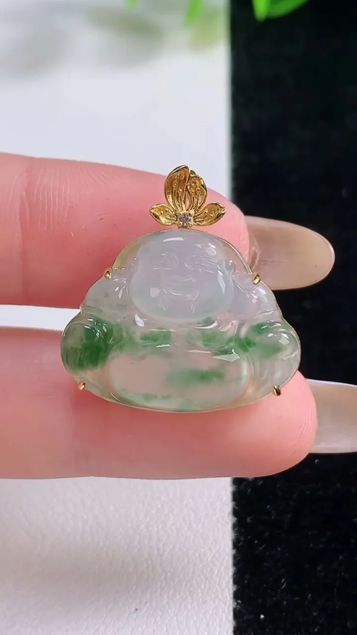 天然A货翡翠种飘花佛公吊坠，尺寸17.7-22.8-5.8，重量:3.19g
11月20日