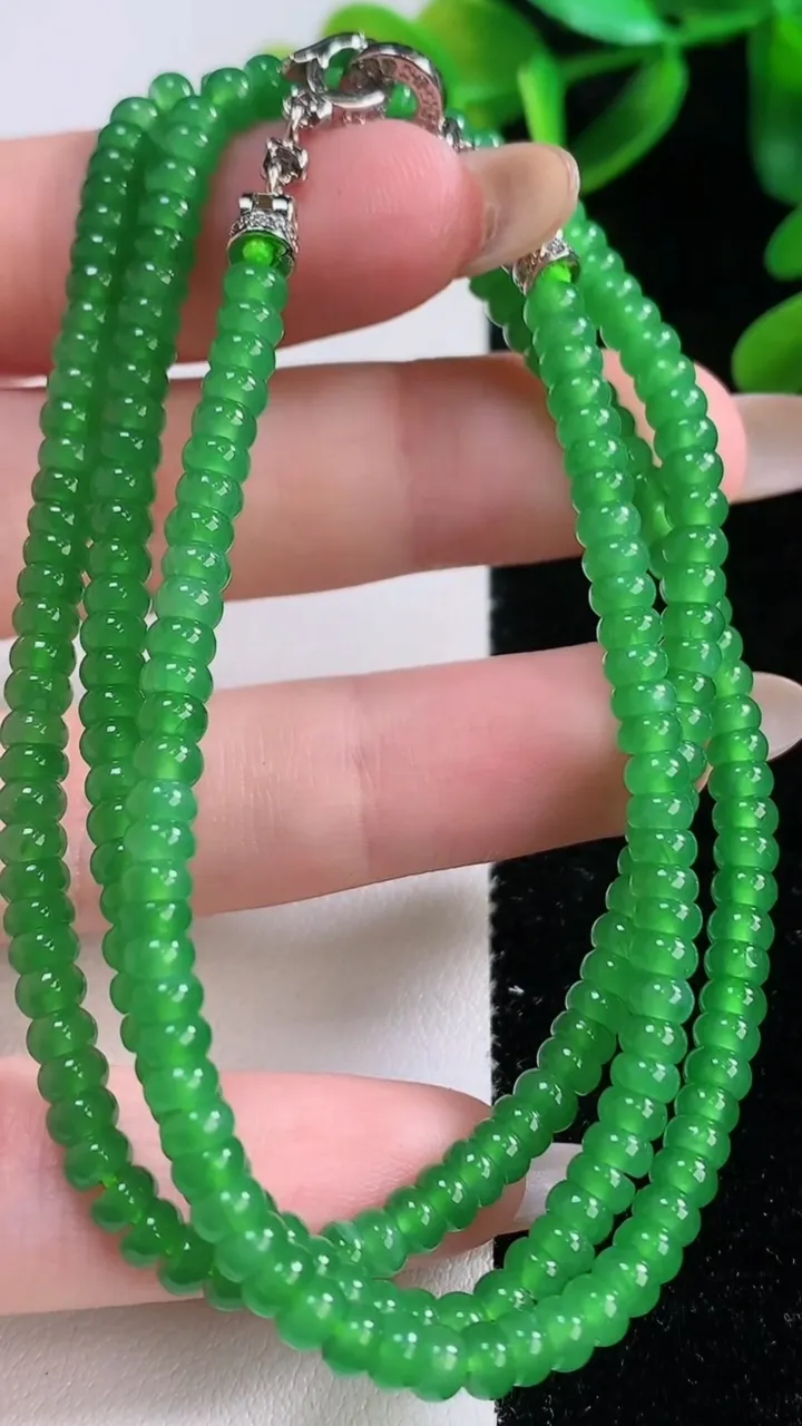 天然A货翡翠算盘珠项链，尺寸4-1.8-226颗，重量:20.30g11月20日
工厂直销收藏佳品,种好水足，色泽均匀，有种有色，上手高大气！