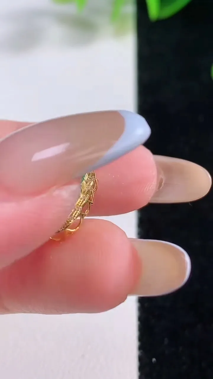 天然A货翡翠佛公吊坠，尺寸19.2-15-4.3，裸石11.6-13.6重量:1.39g
11月20日