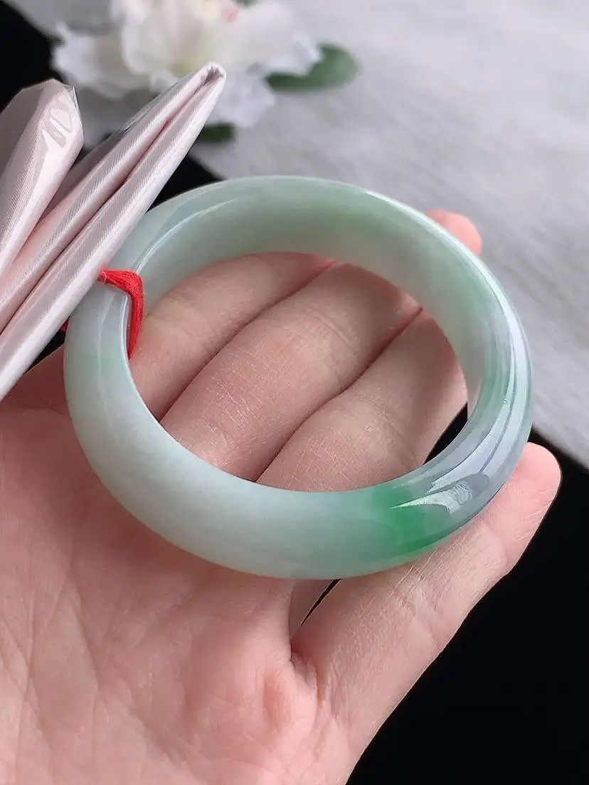 a货翡翠老坑冰种飘绿贵妃手镯53-54圈口  尺寸53.3×47×12×7.6mm 1119