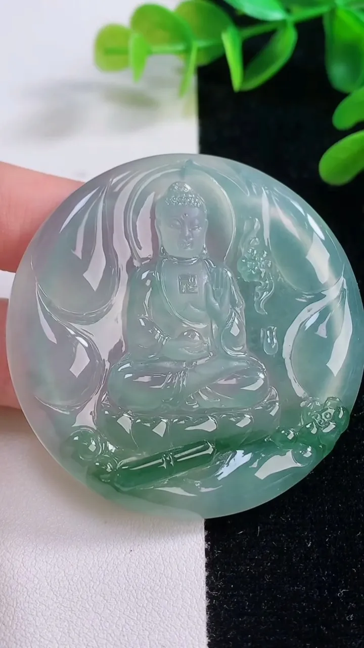 天然A货翡翠阿弥陀佛吊坠，尺寸55.3-6，重量:40.08g
11月20日