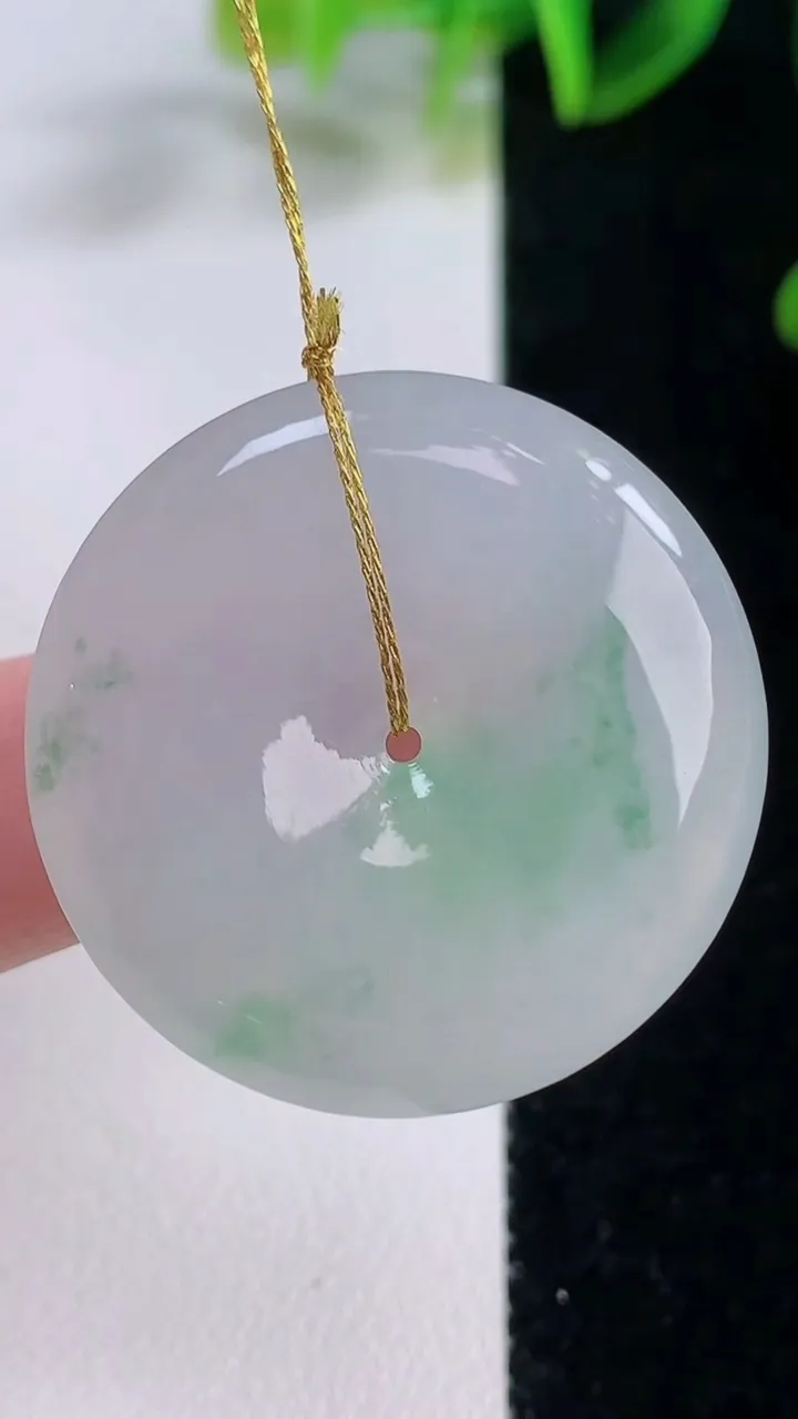 天然A货翡翠平安扣吊坠，尺寸32-6，重量:13.27g
11月20日