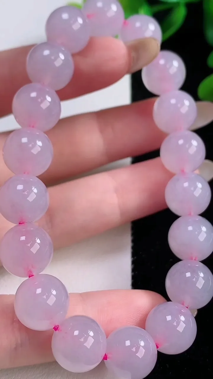 天然A货翡翠紫罗兰圆珠手串，尺寸11-18颗，重量:41.85g11月20日
工厂直销收藏佳品,种好水足，色泽均匀，有种有色，上手高大气！