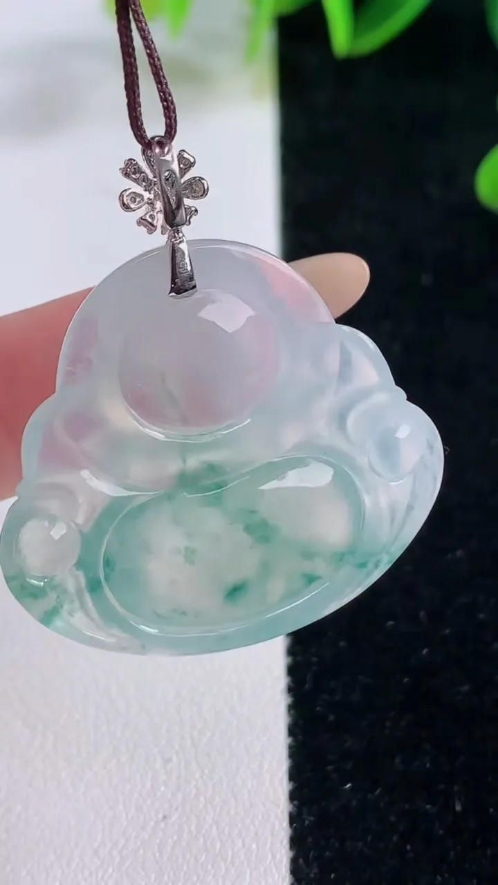 天然A货翡翠种飘花佛公吊坠，尺寸30.7-33.2-6.6，重量:10.55g
11月20日