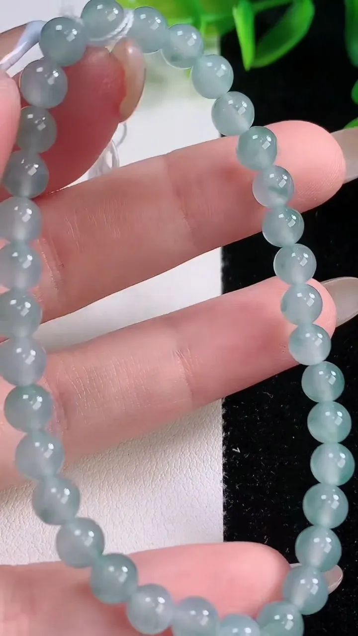 天然A货翡翠种飘花圆珠手串，尺寸5.5-34颗，重量:10.00g11月20日
工厂直销收藏佳品,种