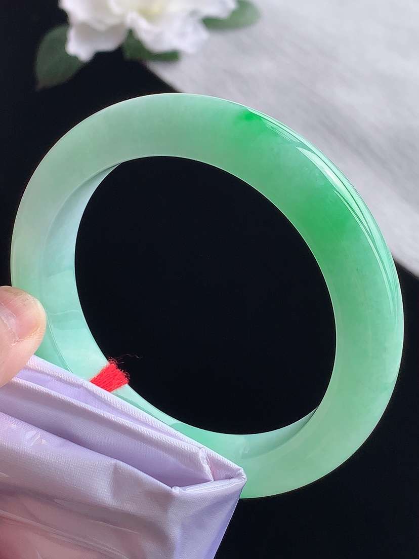 a货翡翠老坑冰种飘绿厚装正装正圈手镯60-61大圈口  尺寸60.5×13×10mm 1119 A9