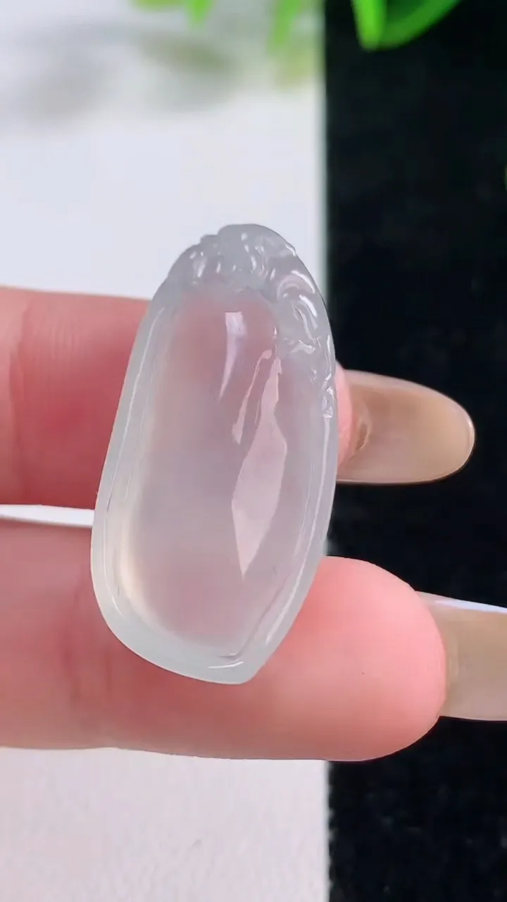 天然A货翡翠福瓜吊坠，尺寸29.4-14.2-7，重量:5.49g
11月20日