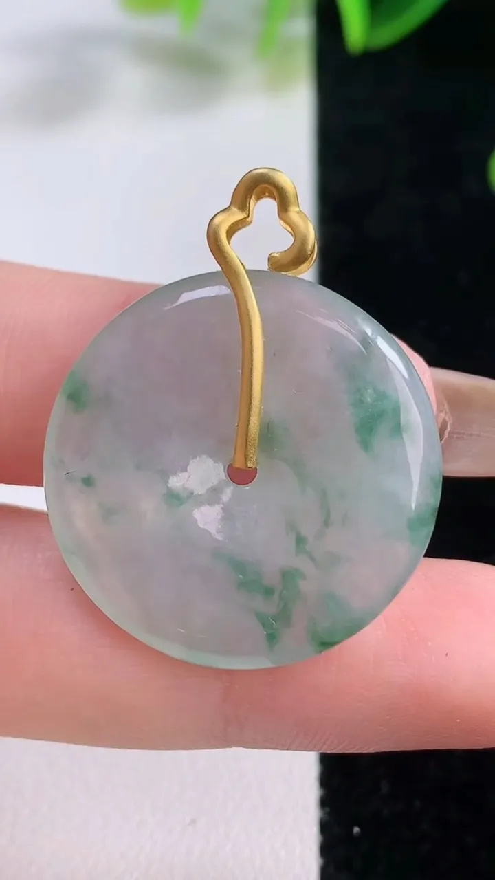 天然A货翡翠种飘花平安扣吊坠，尺寸26.6-4，重量4:6.97g
11月20日