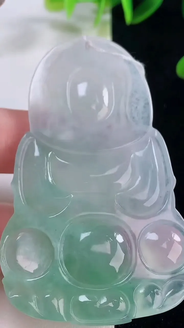 天然A货翡翠观音菩萨吊坠，尺寸69.6-42.5-5.6，重量:31.40g
11月20日