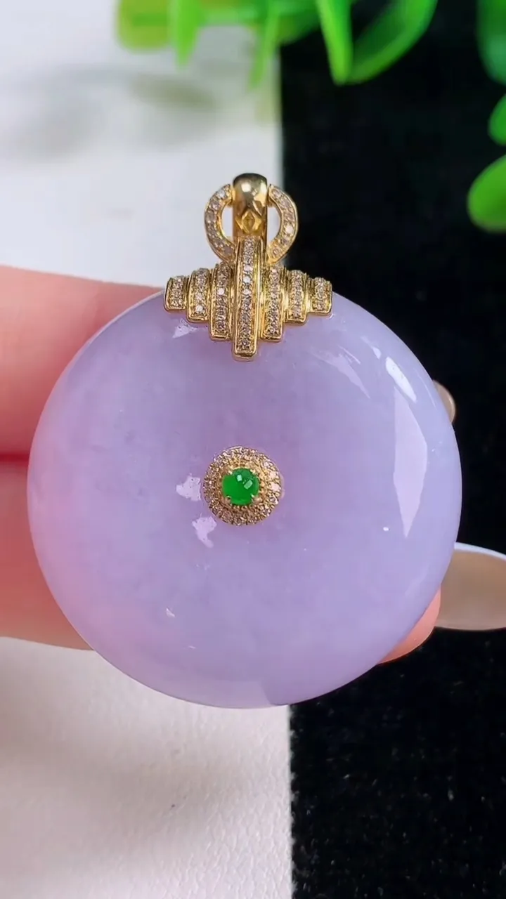 天然A货翡翠18K金紫罗兰平安扣吊坠，尺寸34-12.2，重量:32.83g
11月20日