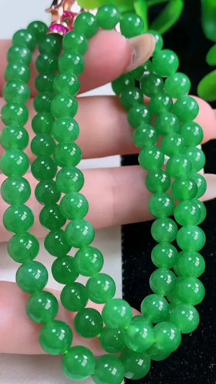 天然A货翡翠圆珠项链，尺寸5.8-90颗，重量:38.65g
11月20日
