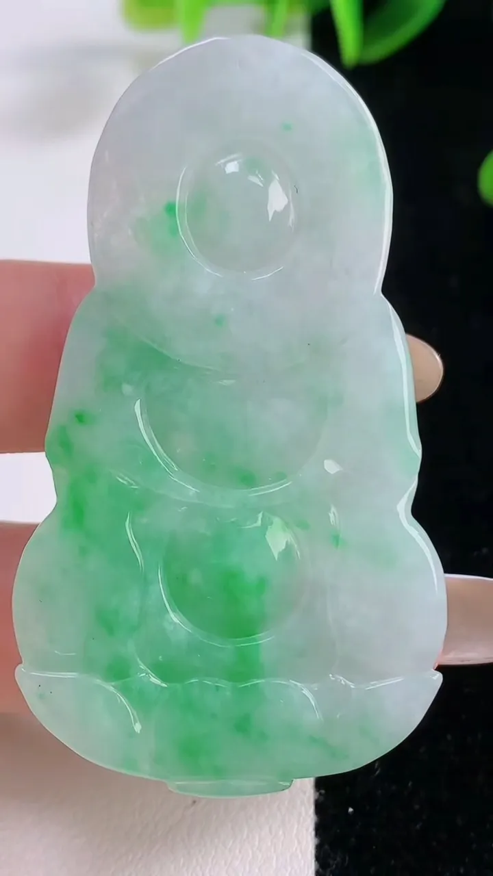 天然A货翡翠观音菩萨吊坠，尺寸52-33-5.8，重量:19.70g
11月20日