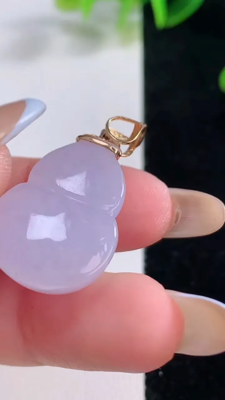 天然A货翡翠18K金紫罗兰葫芦吊坠，尺寸23.8-18-11.4，重量:8.21g
11月20日