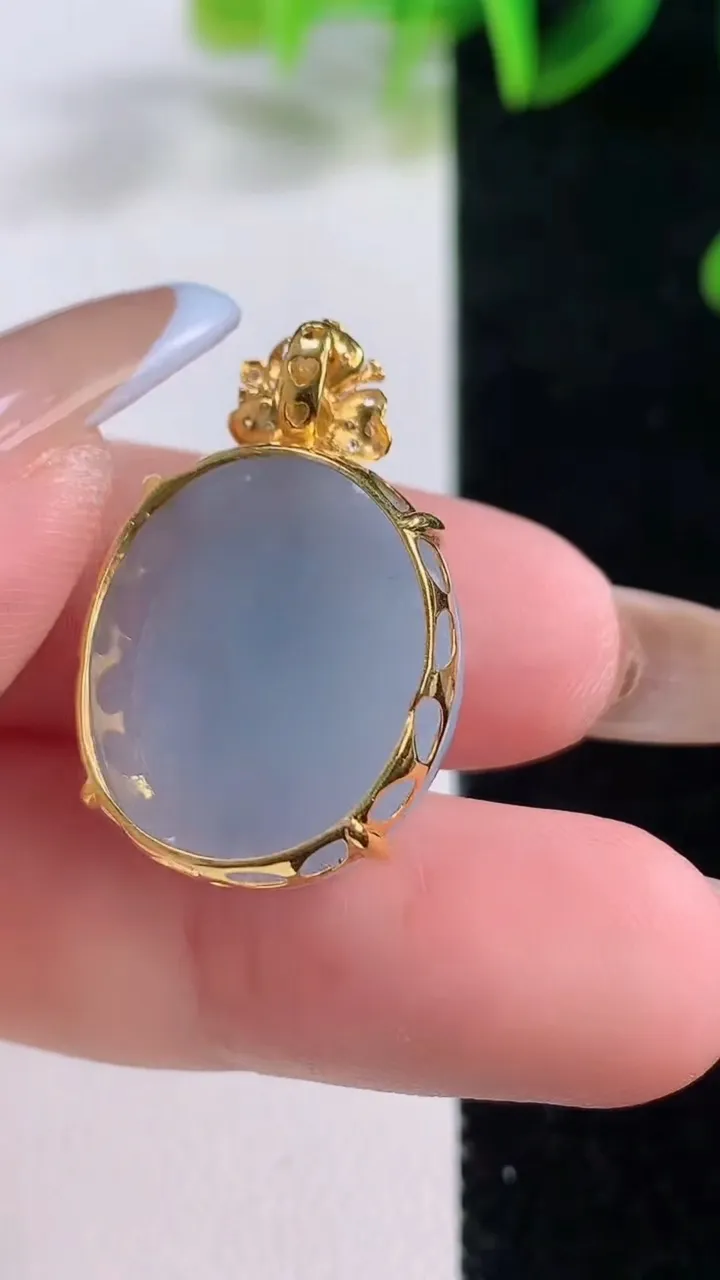 天然A货翡翠18K金紫罗蛋面吊坠，尺寸20.3-17.2-10，重量:6.08g
11月20日