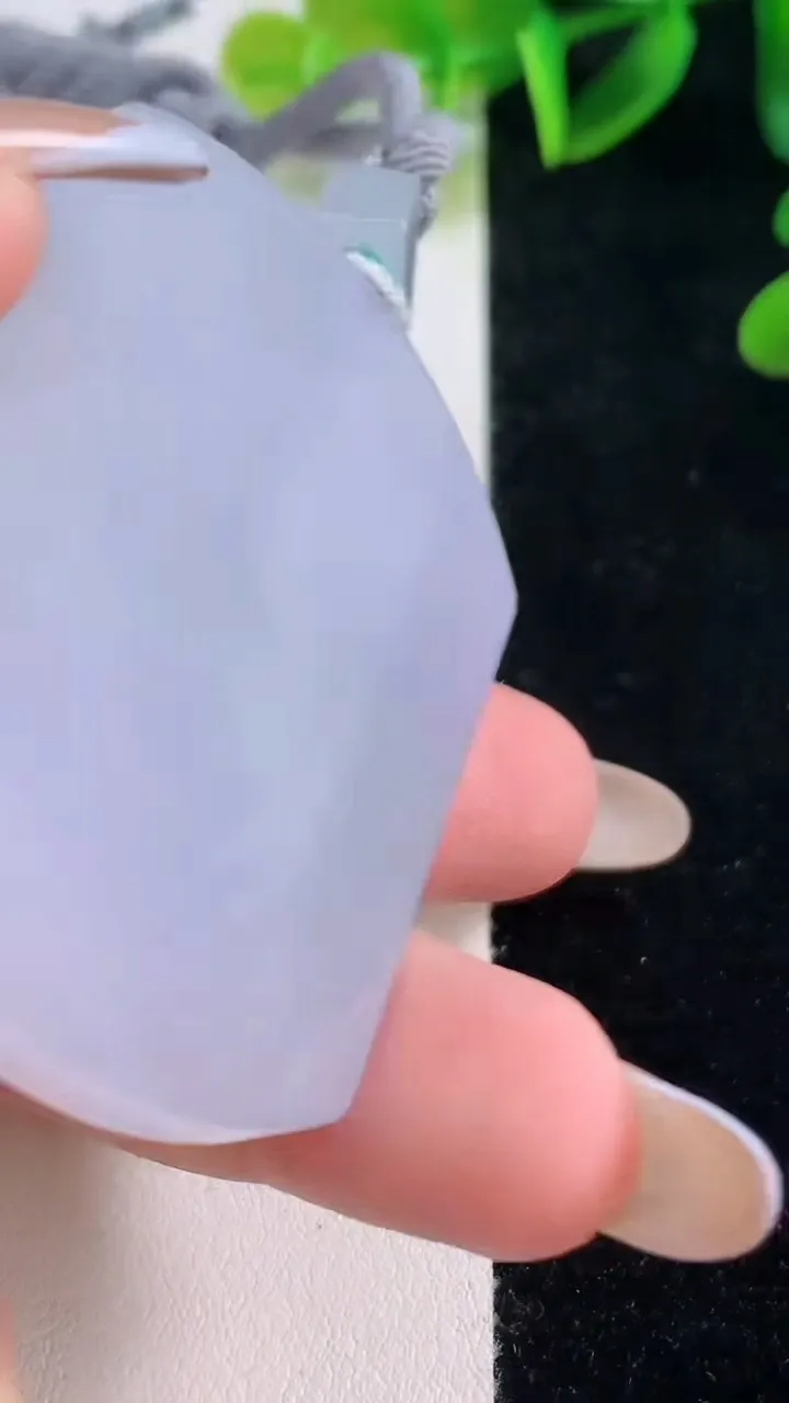 天然A货翡翠紫罗兰无事牌吊坠，尺寸54-41.4-5.4，重量:39.53g
11月20日