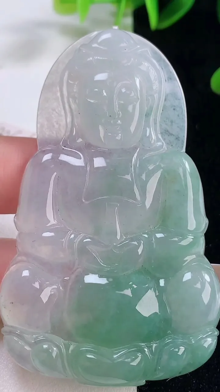 天然A货翡翠观音菩萨吊坠，尺寸69.6-42.5-5.6，重量:31.40g
11月20日