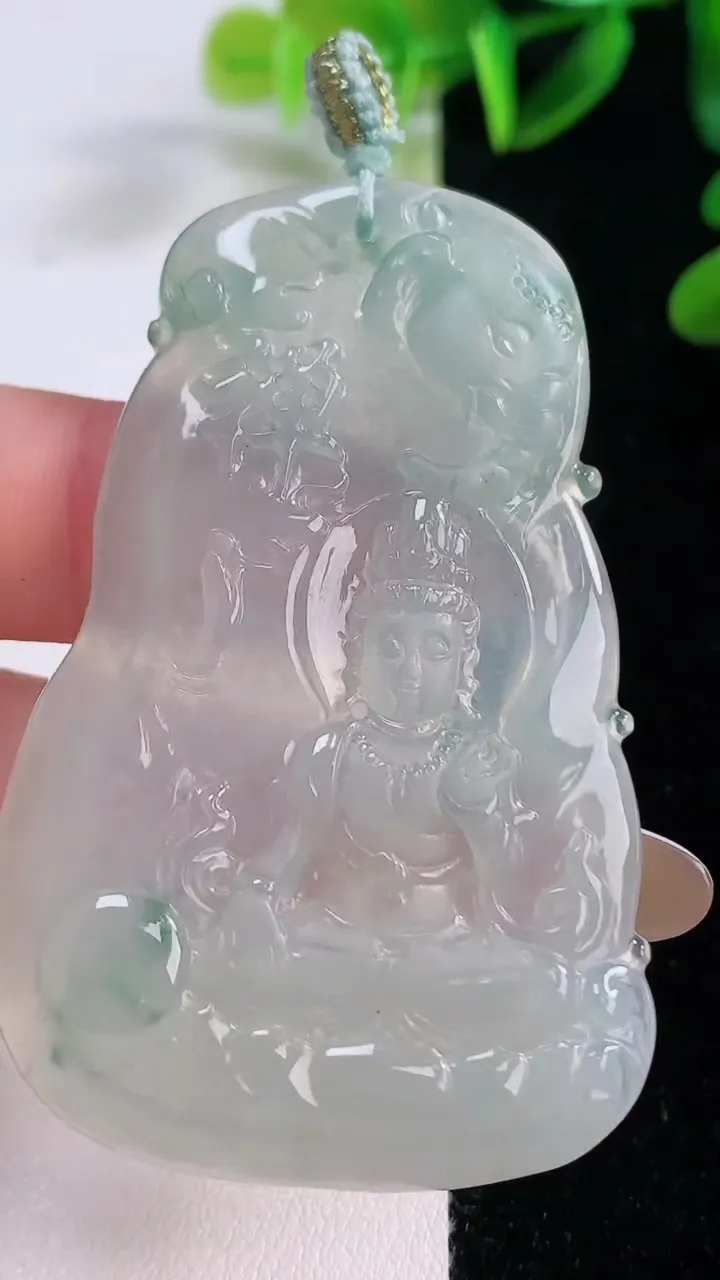 天然A货翡翠冰种飘花普贤菩萨吊坠，尺寸60-37-4，重量:19.36g
11月20日