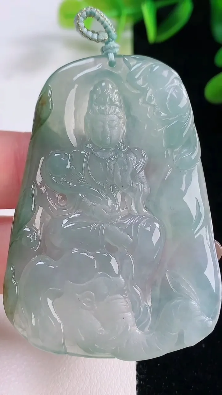 天然A货翡翠普贤菩萨吊坠，尺寸56.5-40.5-4.5，重量:24.58g
11月20日