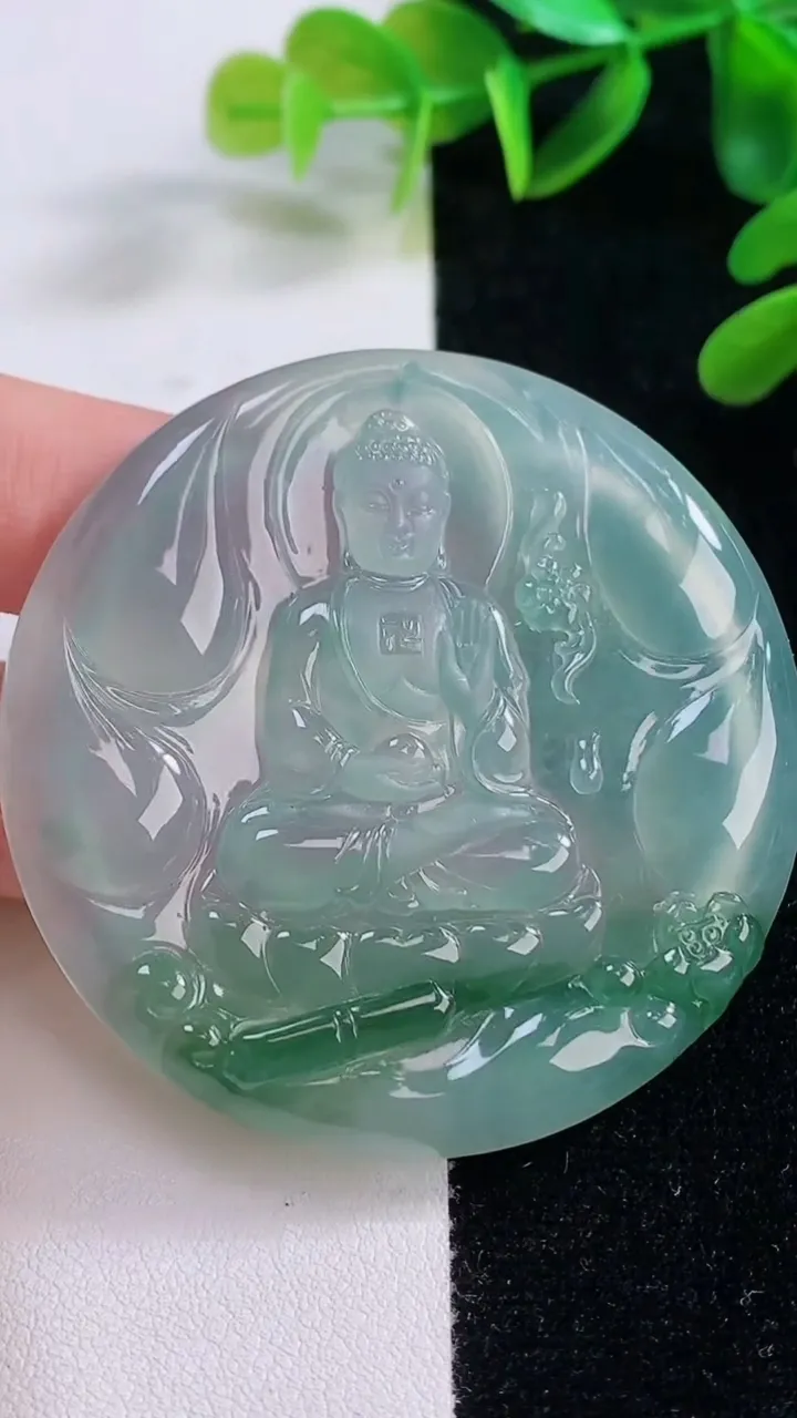 天然A货翡翠阿弥陀佛吊坠，尺寸55.3-6，重量:40.08g
11月20日