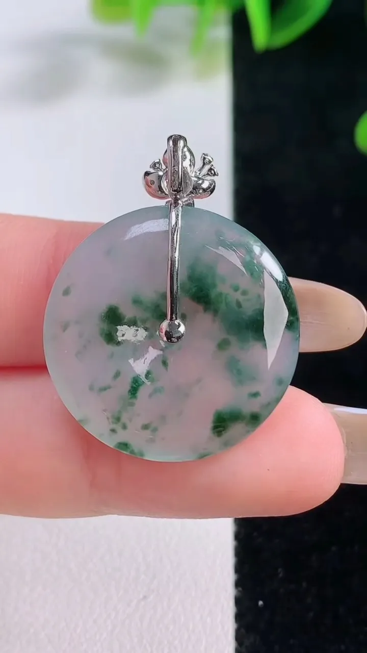 天然A货翡翠种飘花平安扣吊坠，尺寸24-4，重量:5.52g
11月20日